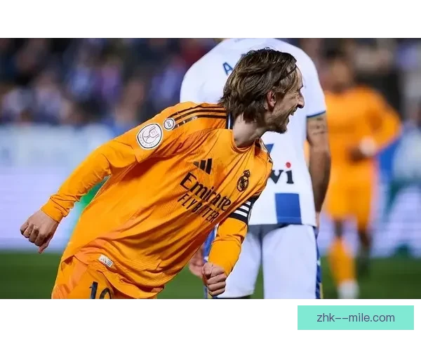 皇马发布2024-25赛季橙色客场球衣致敬经典历史设计